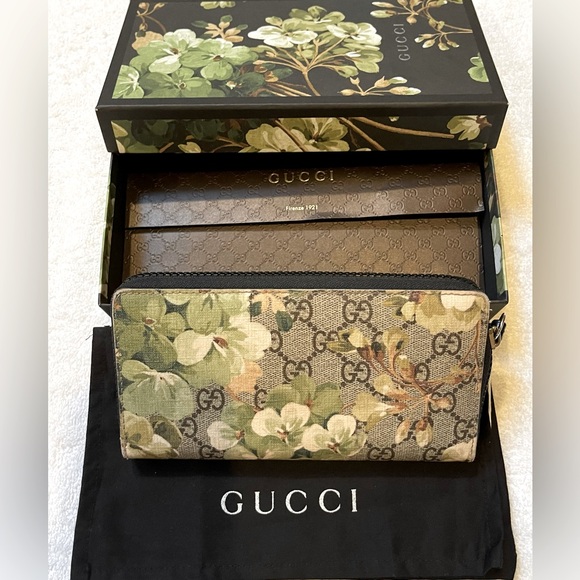 Gucci Green Floral Blossoms Wallet - Picture 1 of 7